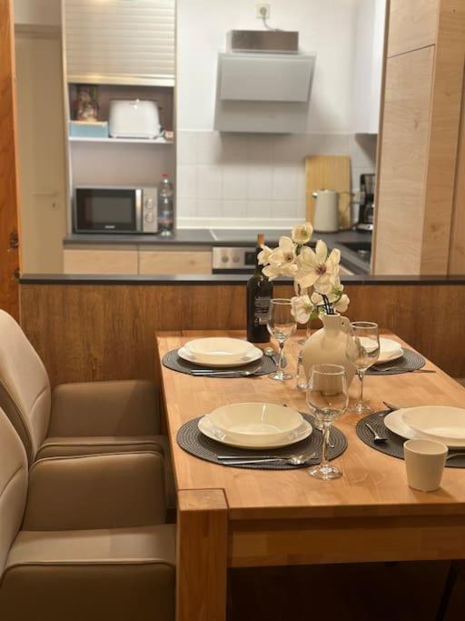 Modern Eingerichtete Wohnung Im Stadtzentrum Zittau Kostenloser Parkplatz ภายนอก รูปภาพ